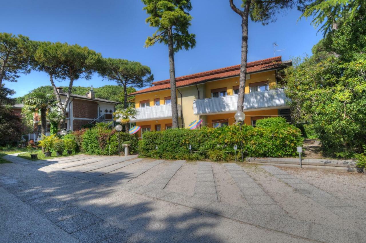 Residence Villa Laura Lignano Sabbiadoro Exterior foto